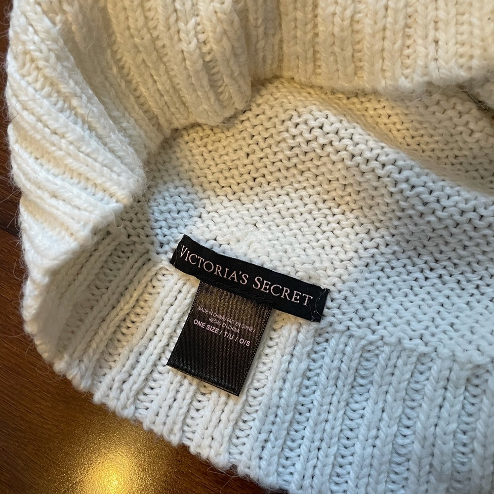 White knit embellished brand new hat and scarf set - Picture 2 of 5